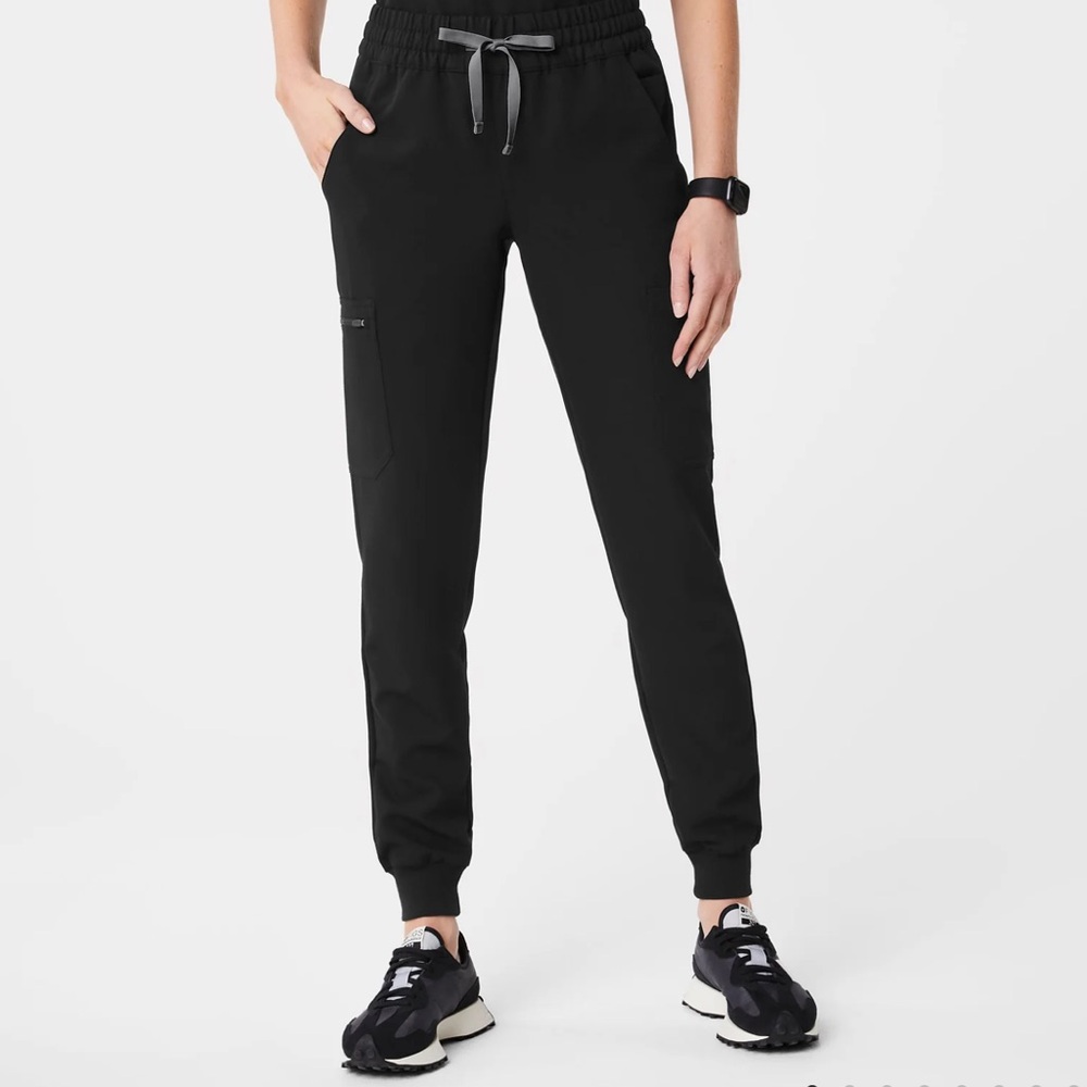 Figs Uman relaxed jogger scrub pants. XS PETITE.